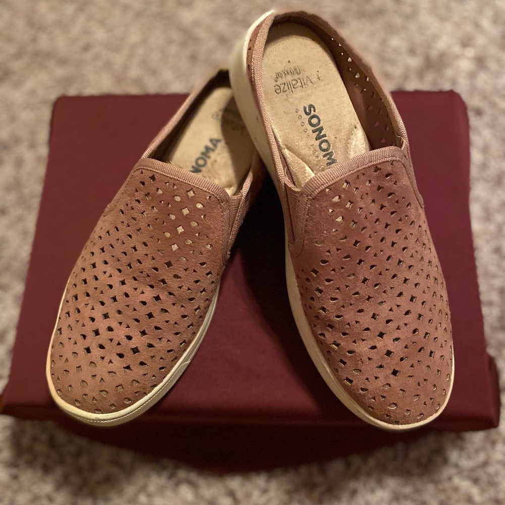Women’s suede mule